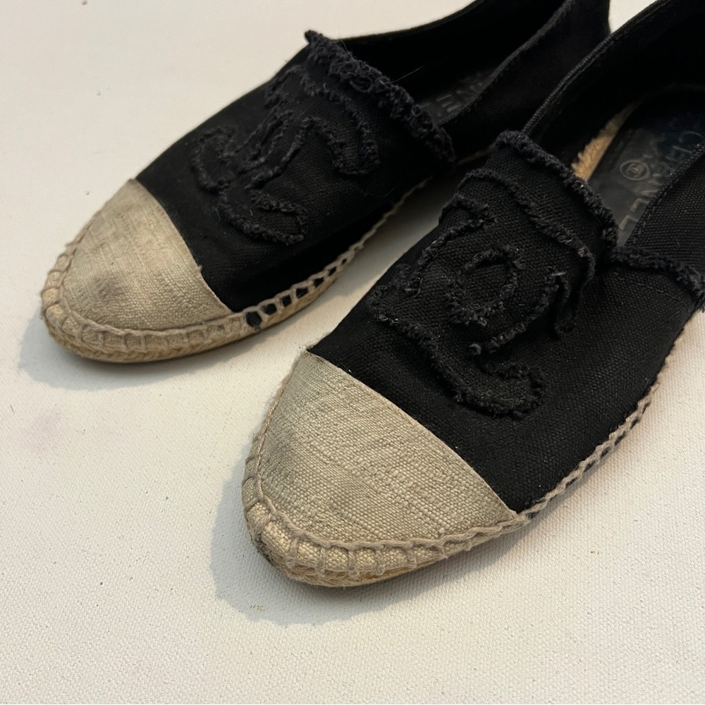Classic CHANEL Black and Cream Canvas Espadrilles Shoes Sz 39 8 - Picture 4 of 14